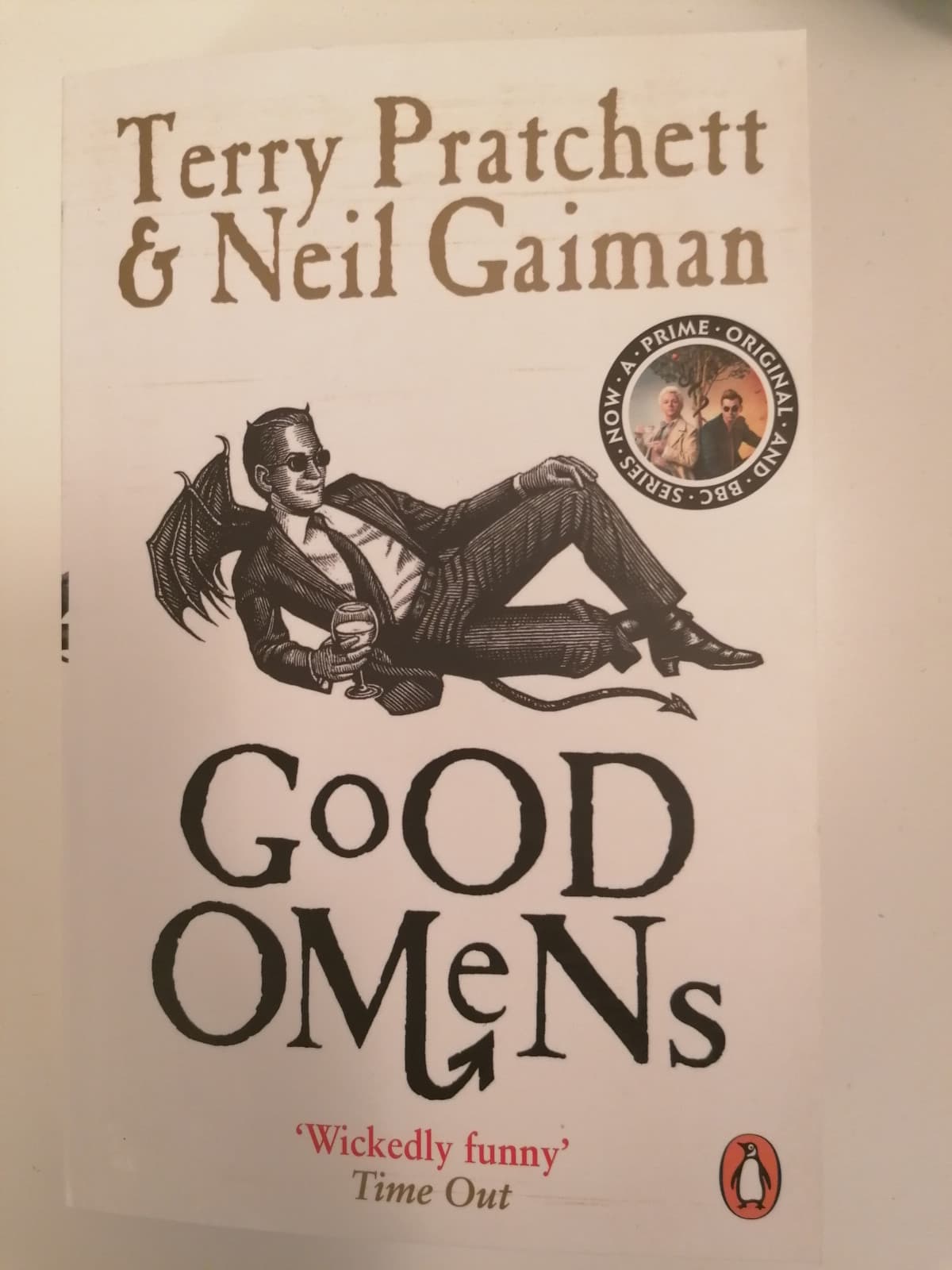 SEEEEEE FINALMENTE HO IL LIBRO DI GOOD OMENS