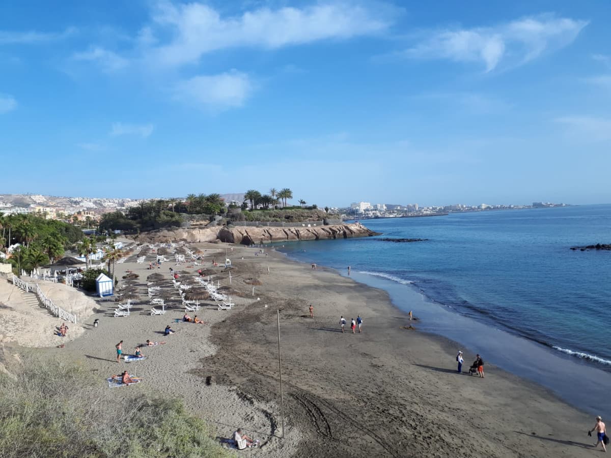 Mia madre ha detto che ci vorrà spiare dalla telecamera della spiaggia quando partiremo, ahah, si vede proprio che vorrebbe venire anche lei