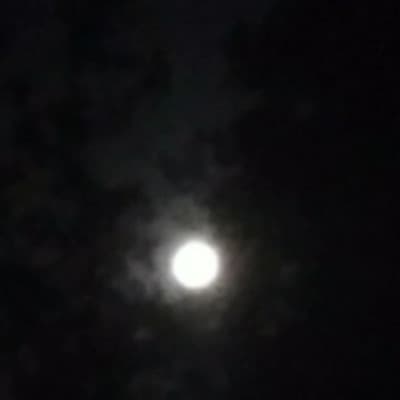 Si dice che guardando la luna...prima o poi chi ti ama (o chi ami) tornerà da te