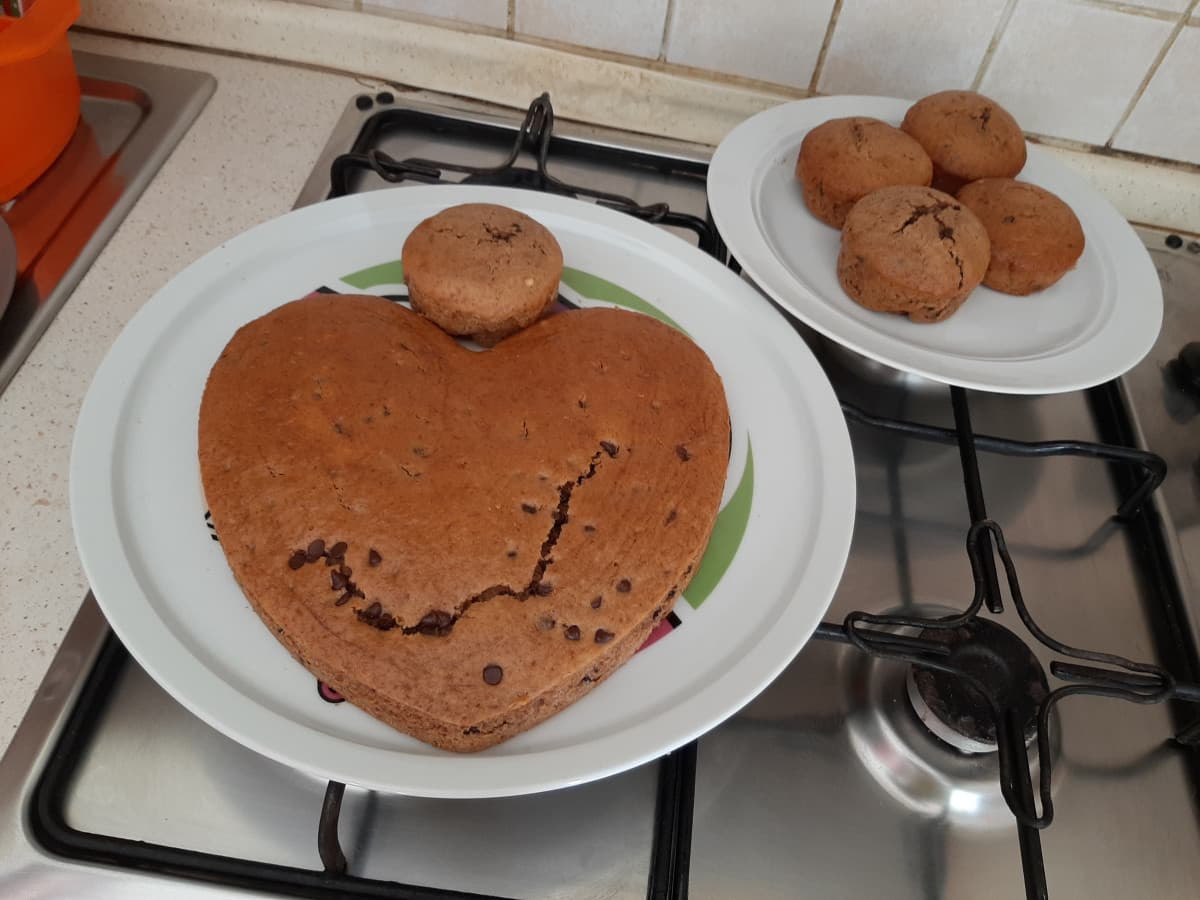 Torta e muffin con gocce di cioccolato?❤