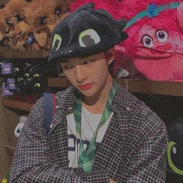 Al momento ci sono 42 gradi ~google~
Ah eee manca poco al superatteso comeback delle blackpink dopo 2 anni che non facevano una canzone assieme e