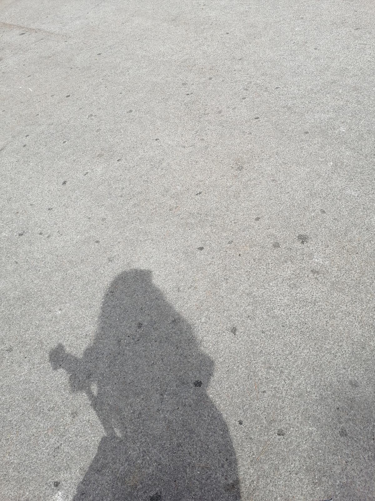 Davanti la scuola solo io e la mia ombra 