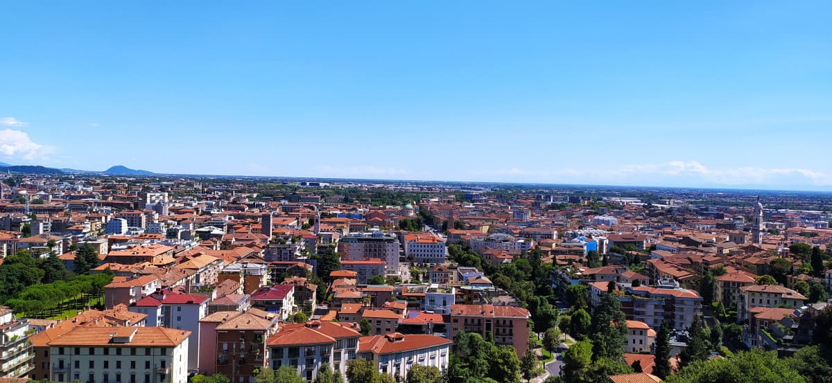 Sudato e accaldato non voglio andare a letto ma ho sonno e come se non bastasse domani mi devo alzare presto