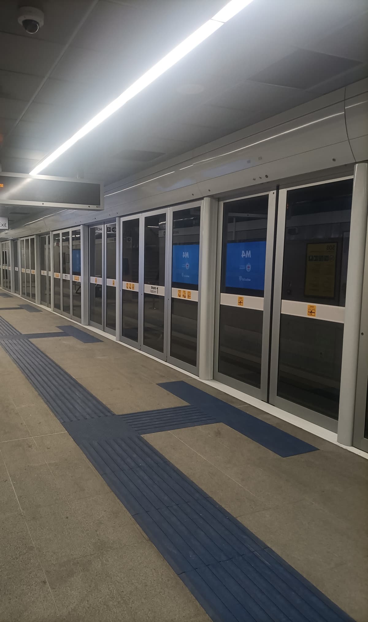 La linea M4 della metropolitana è finalmente completa.