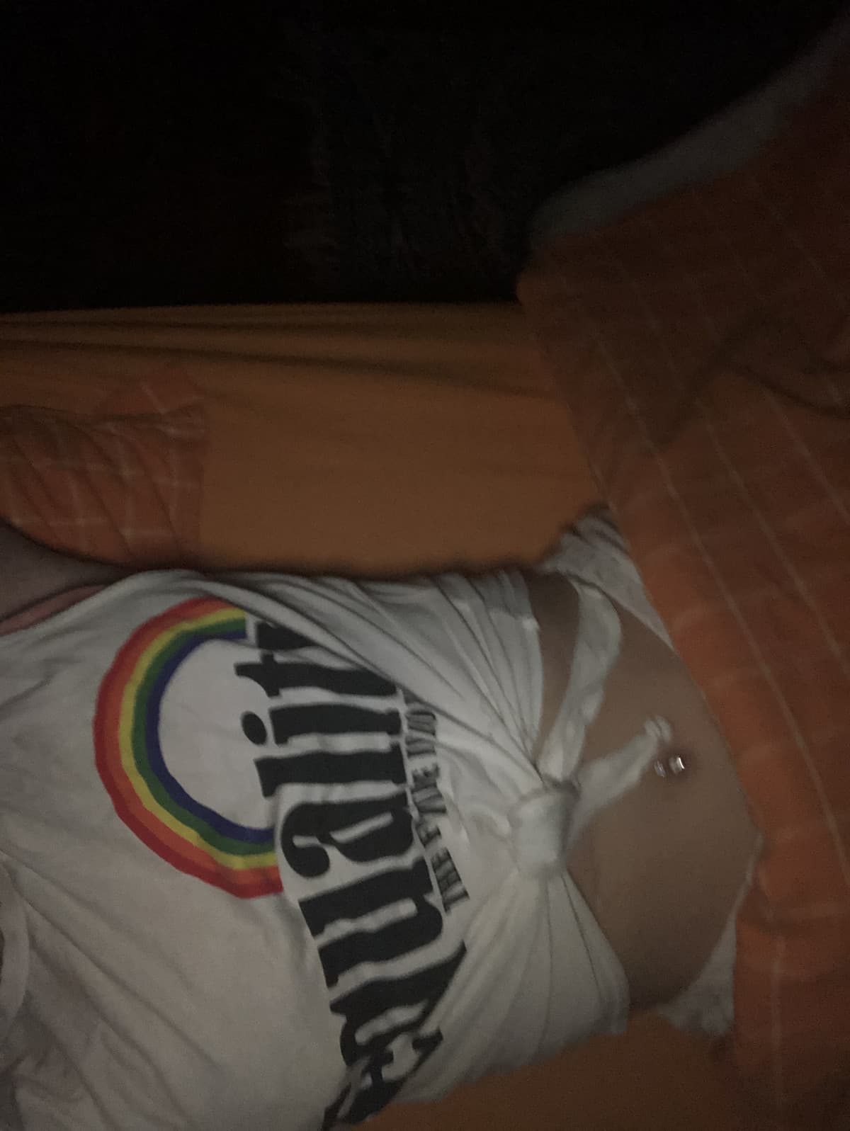 Ho ritrovato questa maglietta che ho comprato con mia cugina anni fa senza sapere che fosse corellata alla lgbt AHAHAH