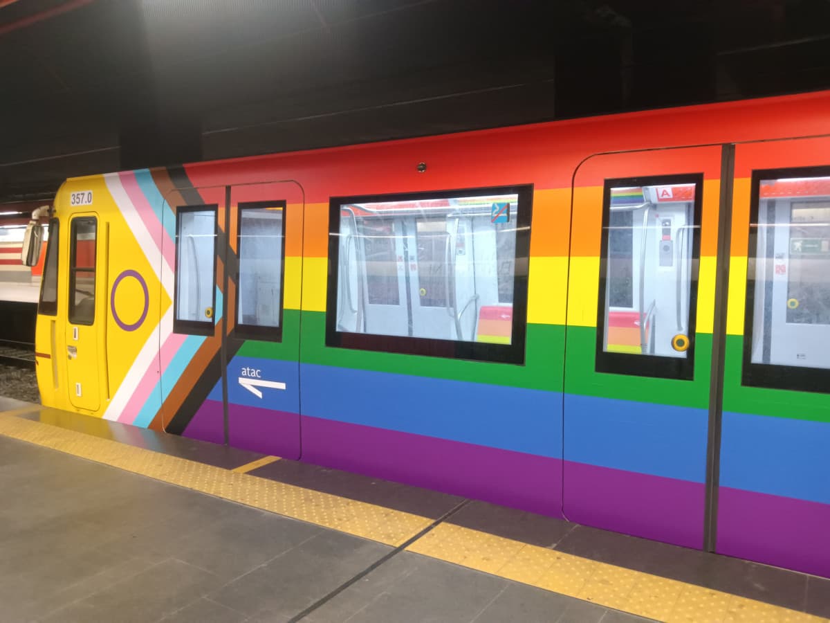 In viaggio sul treno arcobaleno 🌈
Il modo giusto per quasi-finire il Pride month