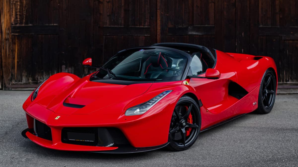 Non è una Ferrari, è LA Ferrari (letteralmente). Ovviamente in versione Aperta ma mi è indifferente 