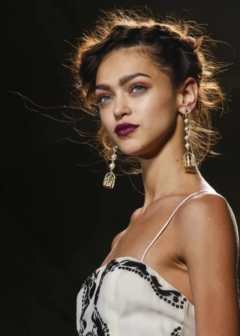 Zhenya Katava è troppo bella 