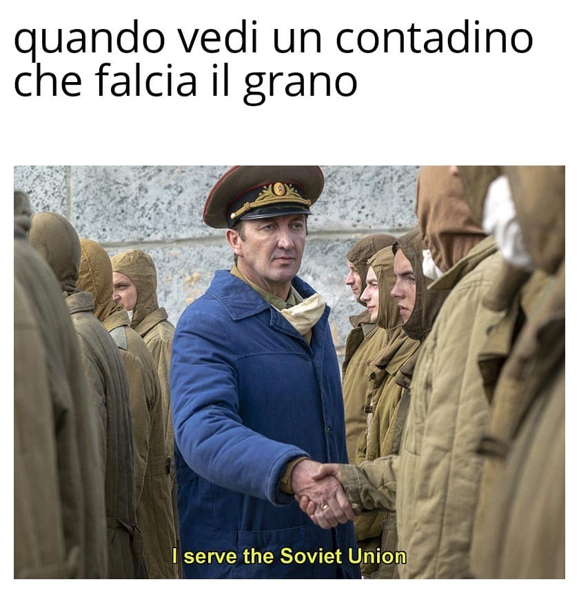 In caso non la capiste: il simbolo dell'unione sovietica è la falce  col martello su sfondo rosso 