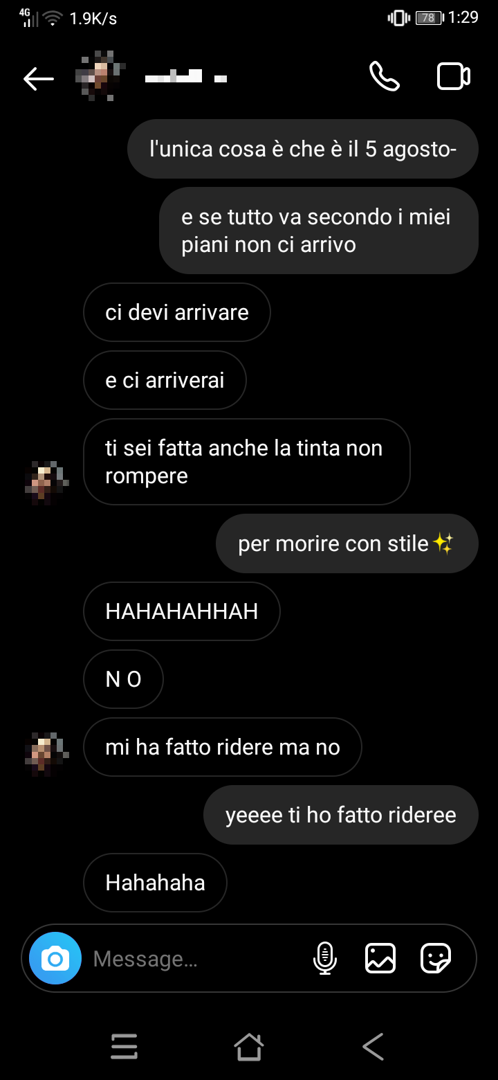 a parte il fatto che mi faccio ridere da sola e l'autoironia è la cosa migliore che possa esistere; è un onore far ridere veramente qualcuno che soffre di depressione e di altri disturbi 