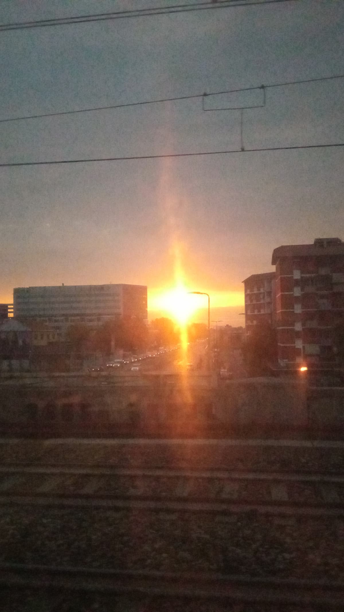 Quando ti svegli alle 5 per prendere il treno ma almeno vedi una bella alba