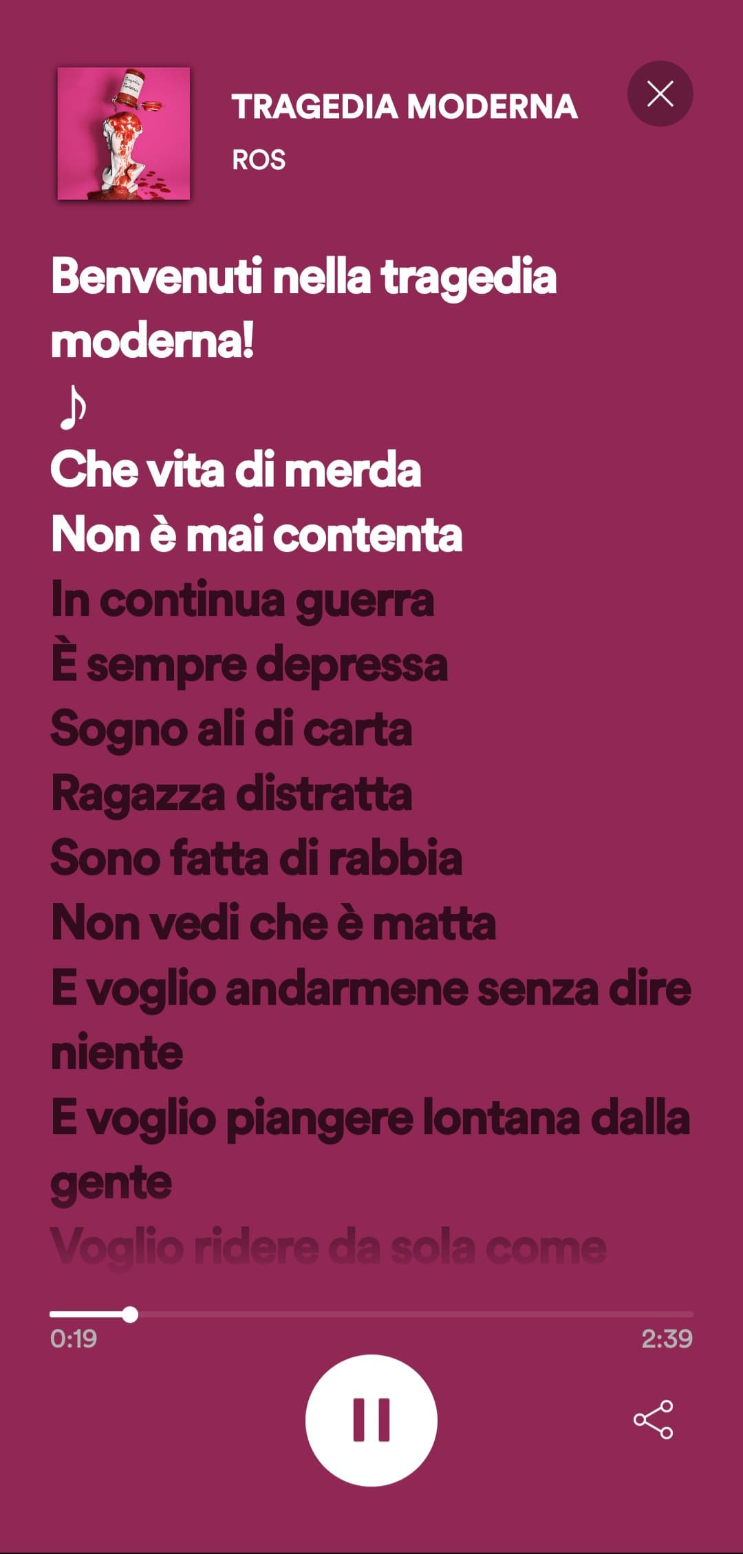 possiamo piangere lontani dalla gente
Possiamo ridere soli come pazzi
E ricordarci che forse 
Non siamo pazzi