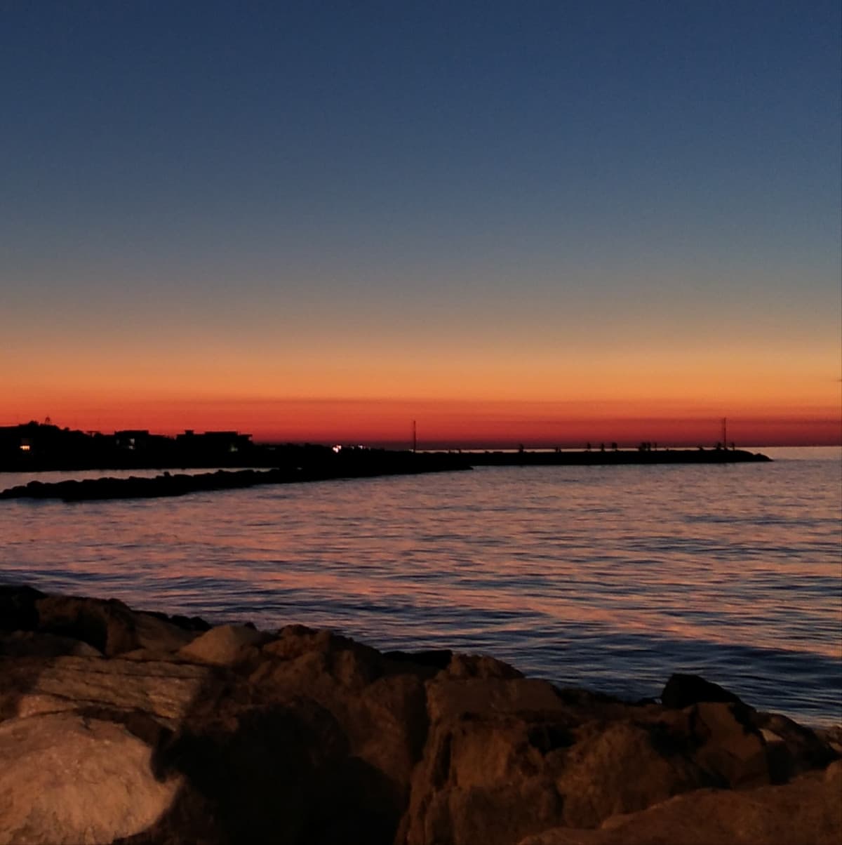 agosto è arrivato e ho passato l'ennesima giornata a scrollare, mi sono reso conto che sto solo aspettando arrivo settembre per riprendere l'universit