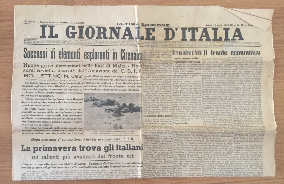 Mia nonna mi ha portato queste pagine di giornale dei tempi della guerra