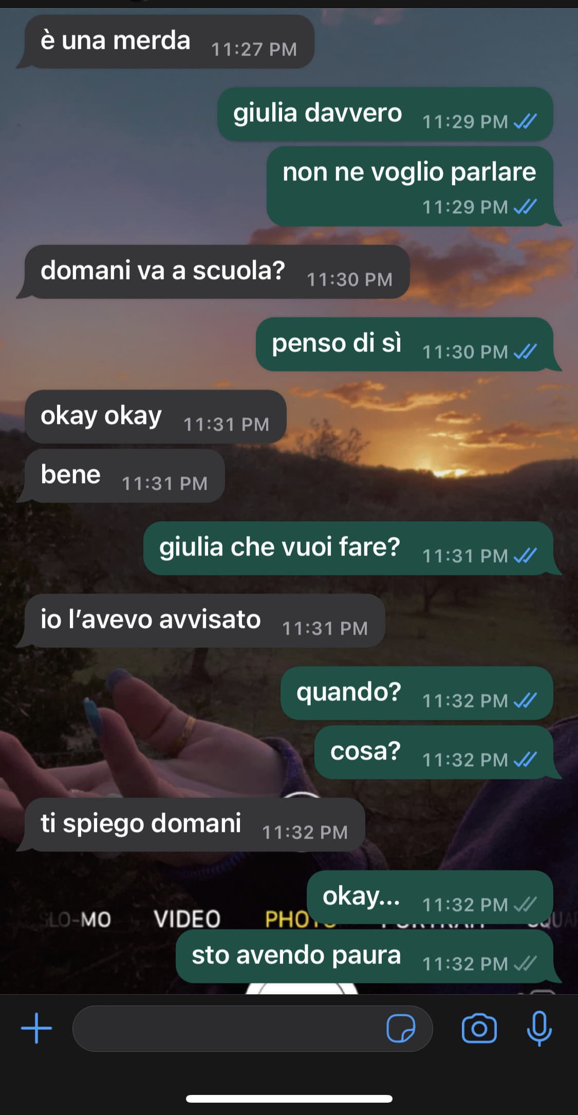 sto piangendo più per la reazione della mia amica, che non pensavo tenesse così a me, che per il fatto che lui mi abbia detto che non vuole una relazione, ma che mi vede come una amica, letteralmente dopo essersi definito il mio ragazzo 