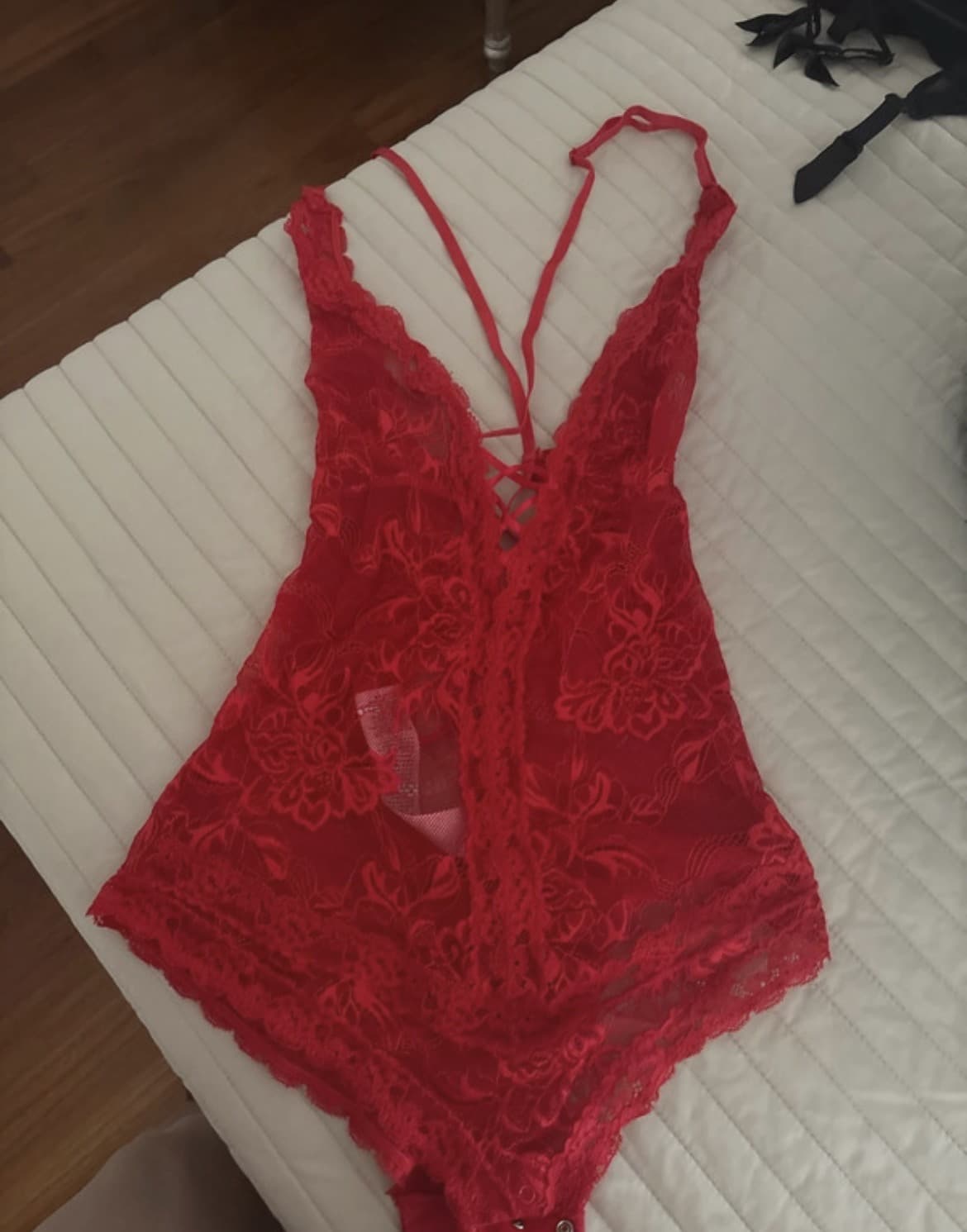 Mi sono fatta un regalo ragazze, cosa ne pensate? A me piace un sacco e sono curiosa di vedere la reazione del mio fidanzato perché non é molto da me