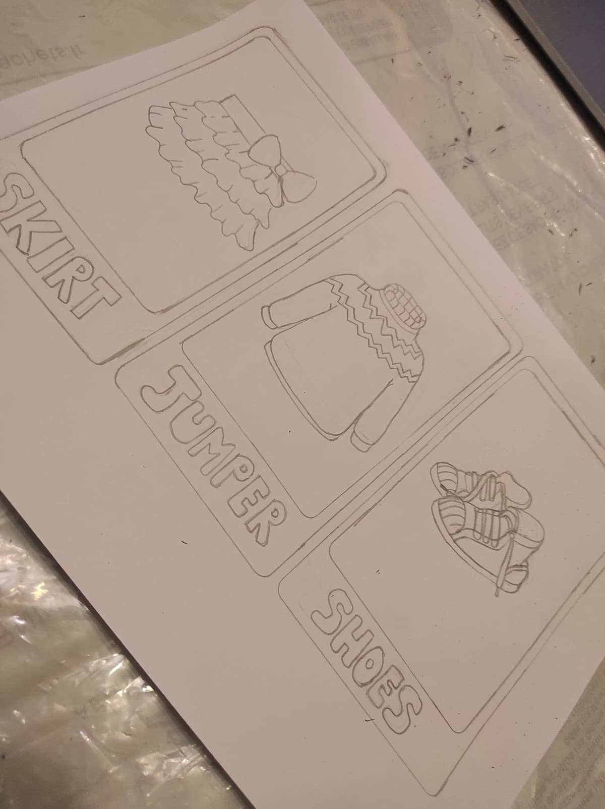 Sto disegnando delle flashcard per i miei bimbi per una lezione di inglese sui vestiti ❤️