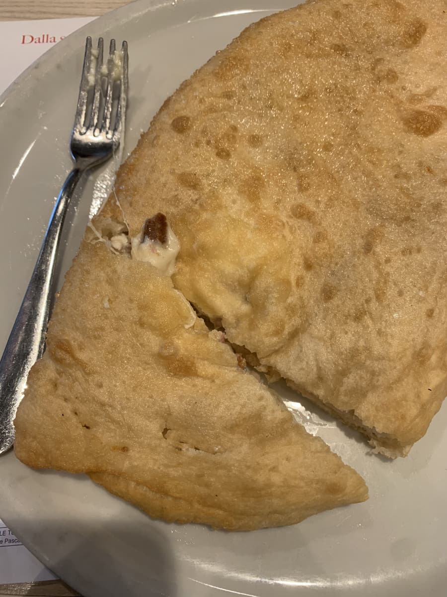 Vi esco una pizza fritta dai 