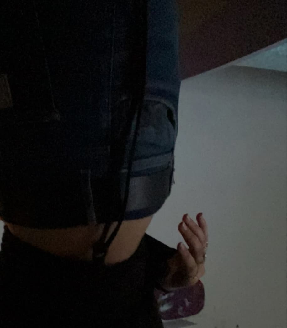 sono quasi le 8 ho passato 2 ore a farmi foto in mutande ok arije