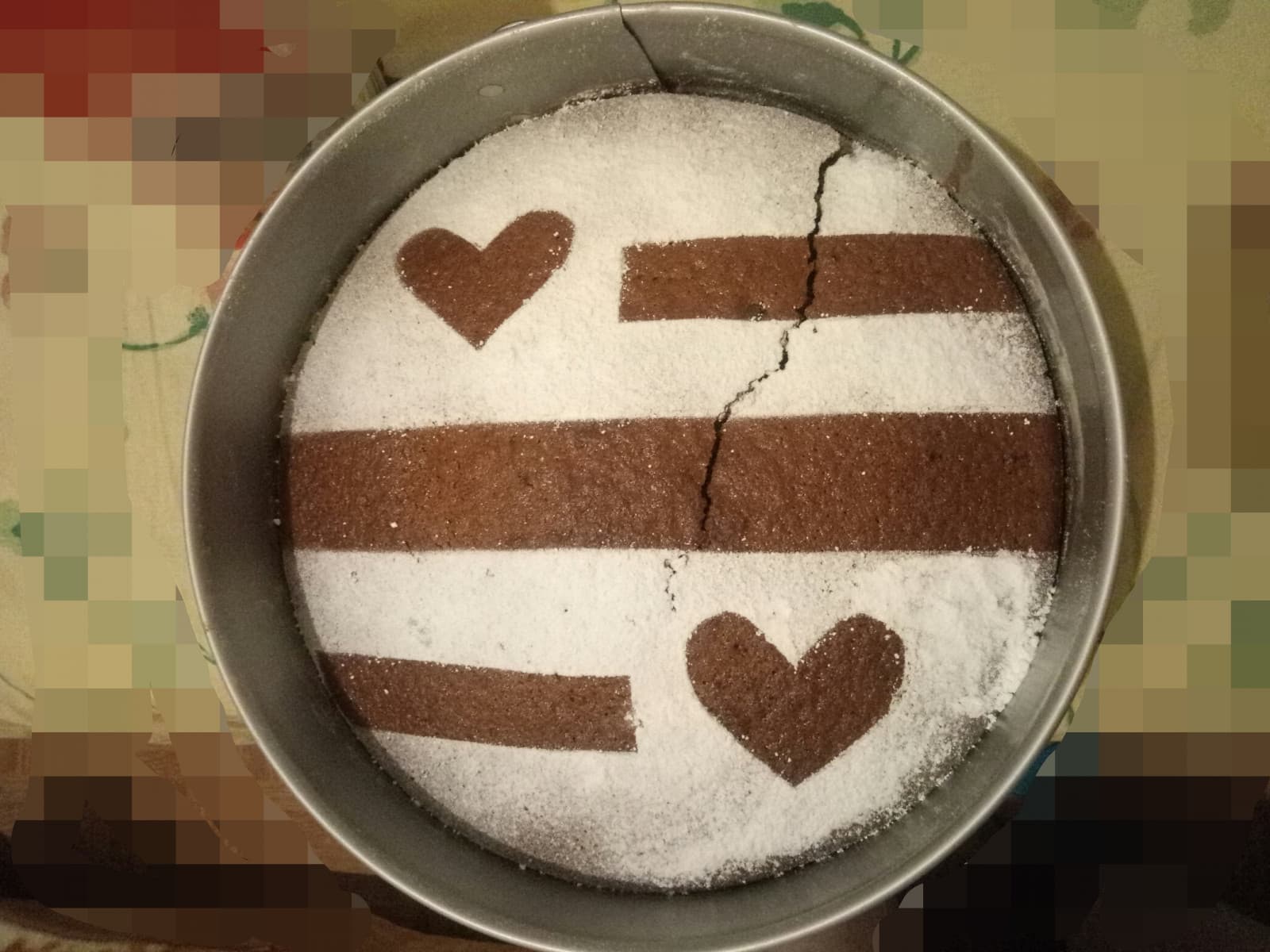 È la prima volta che preparo una torta e che decoro un dolce. Mio babbo ha sorriso e ha chiesto subito una fetta. Missione compiuta.