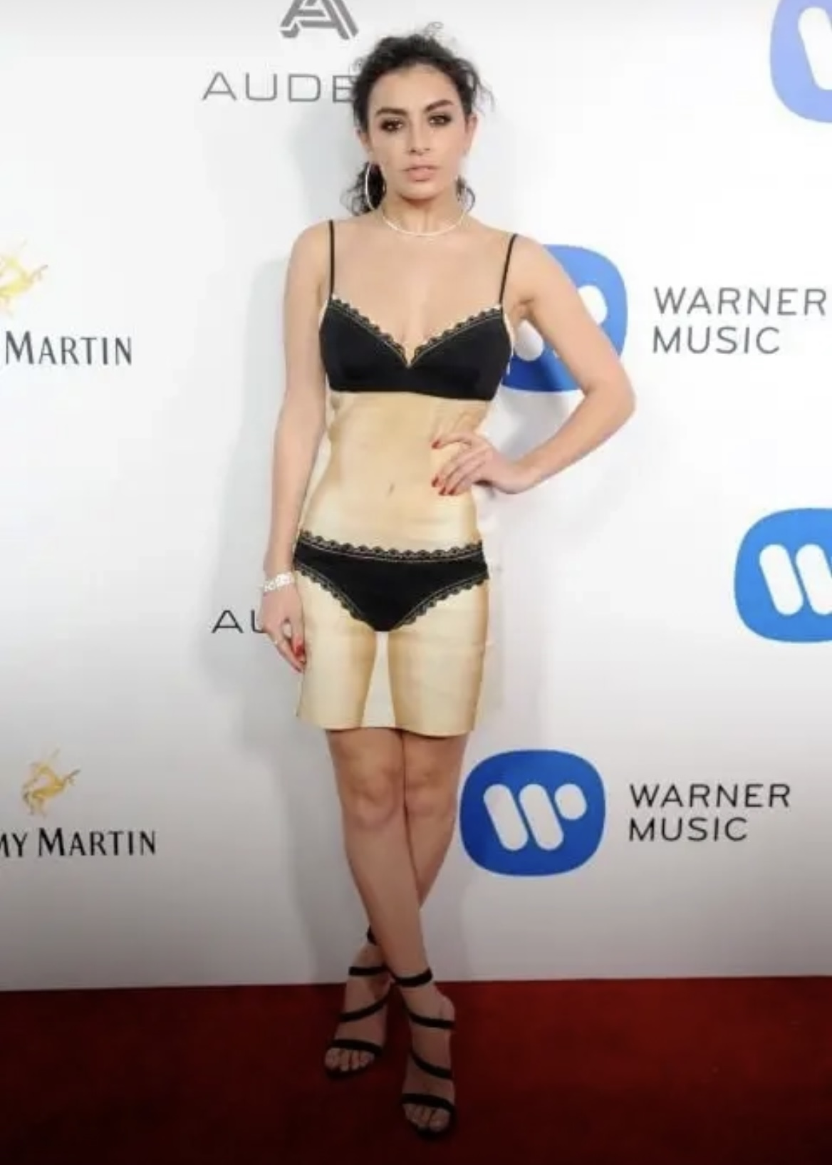 vi piace il mio outfit? #zara #redcarpet