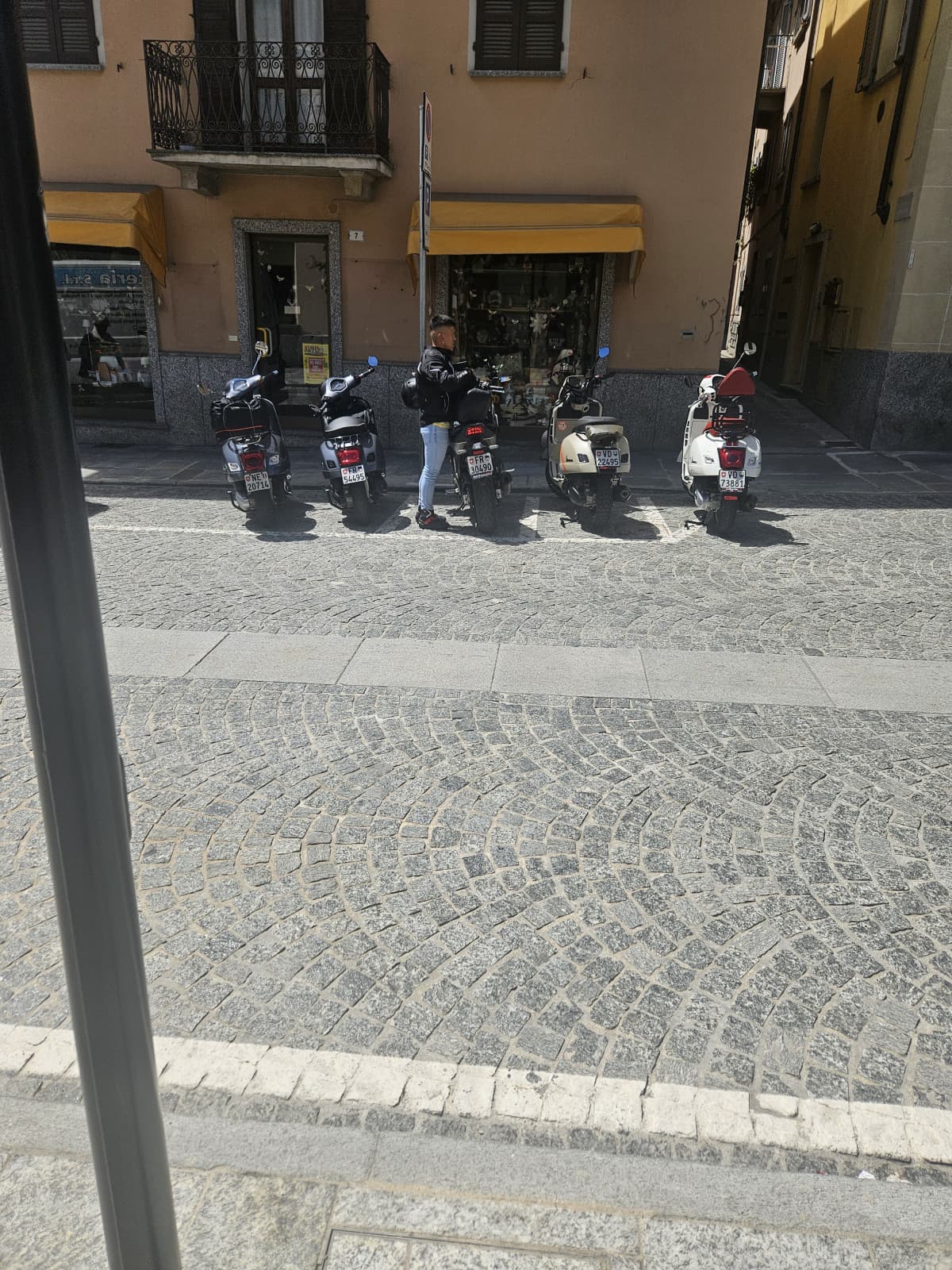 Parcheggio riservato agli Svizzeri