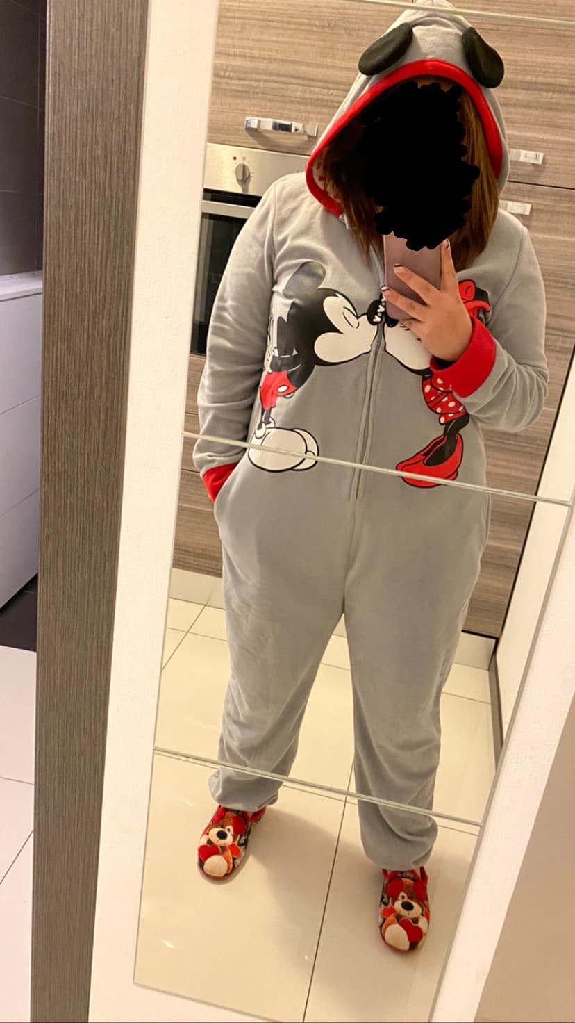 Non io che vorrei un ragazzo disposto a scoparmi trovandomi vestita così