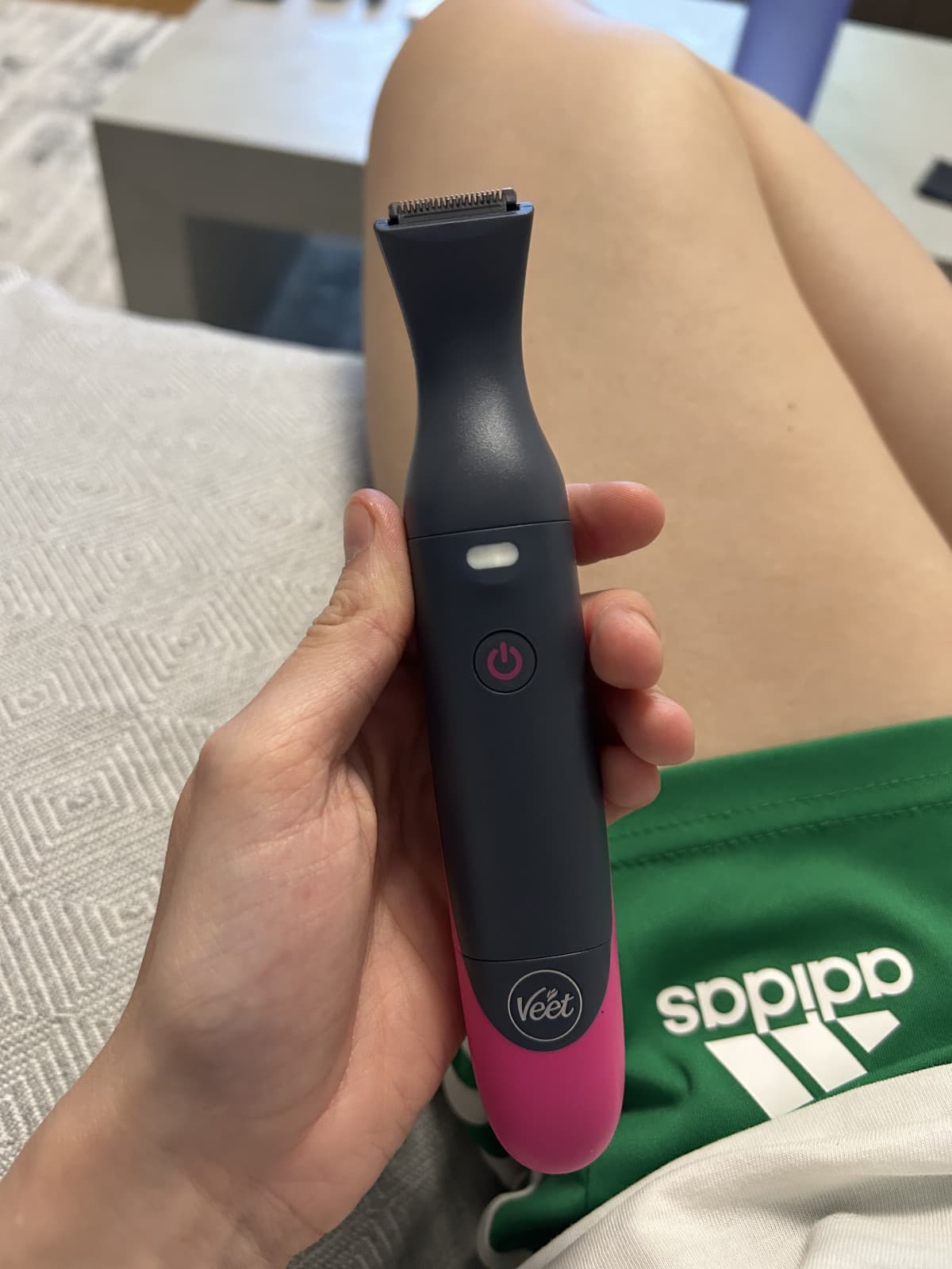 Ho comprato questo rasoio elettrico che sembra un vibratore