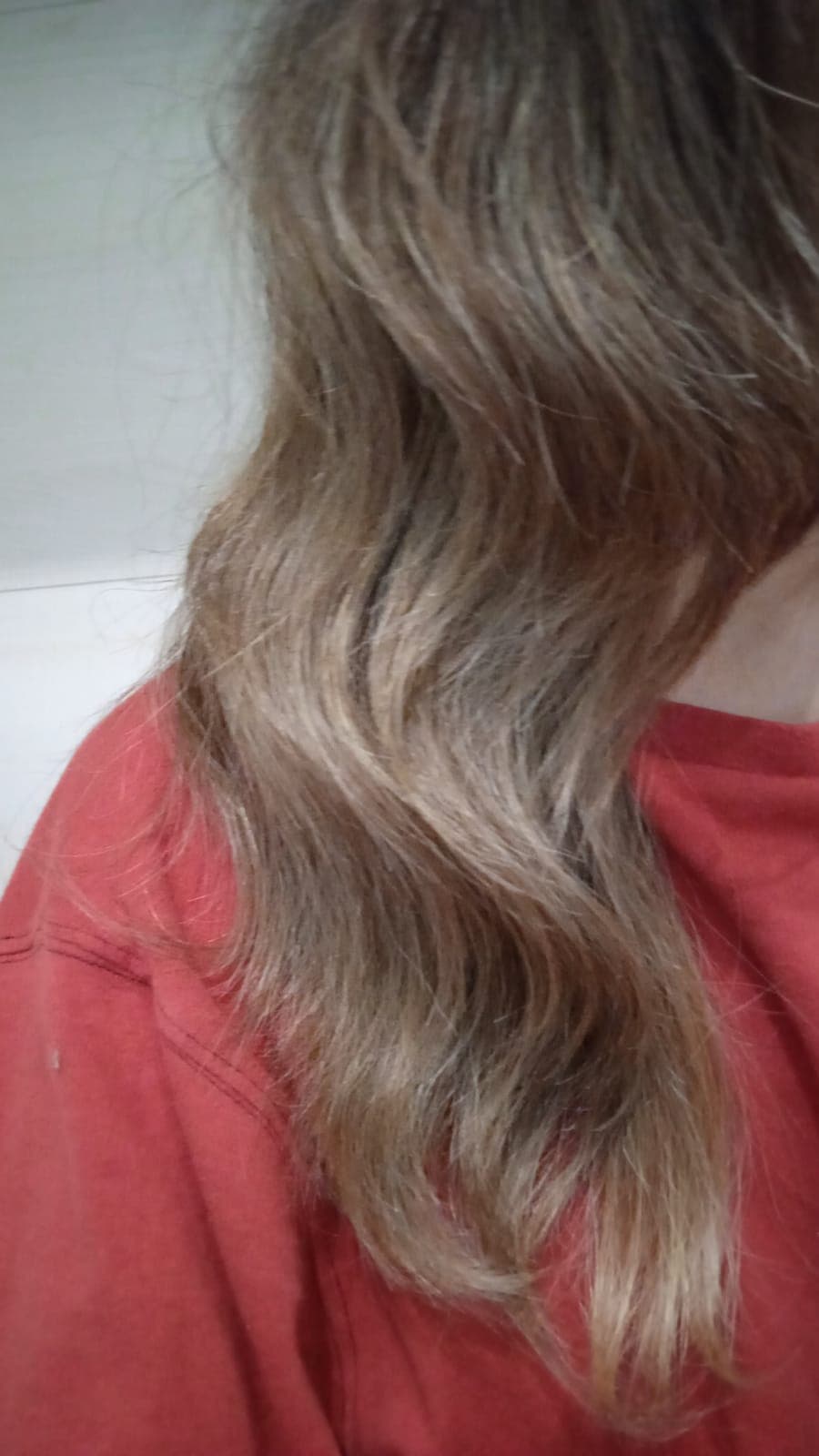 che genere di capelli ho secondo voi? (perdonate la maglia sono in pigiama
