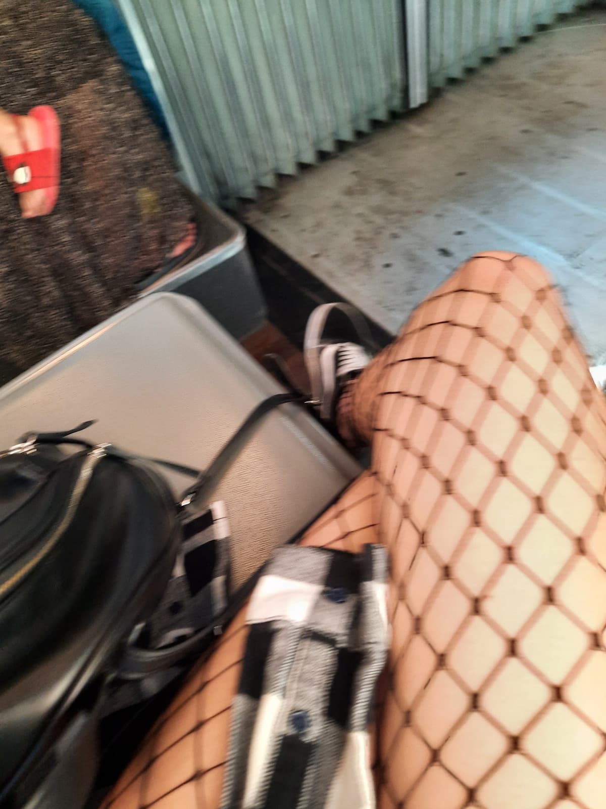 Quanto odio spostarmi il bus. Perché diamine la domenica passa solo un treno ogni ora eh?