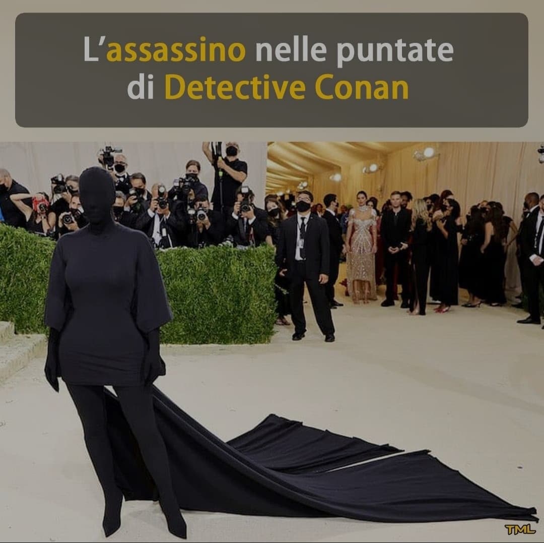 Io mi chiedo cosa aveva in mente il suo stilista quando ha scelto questo vestito
