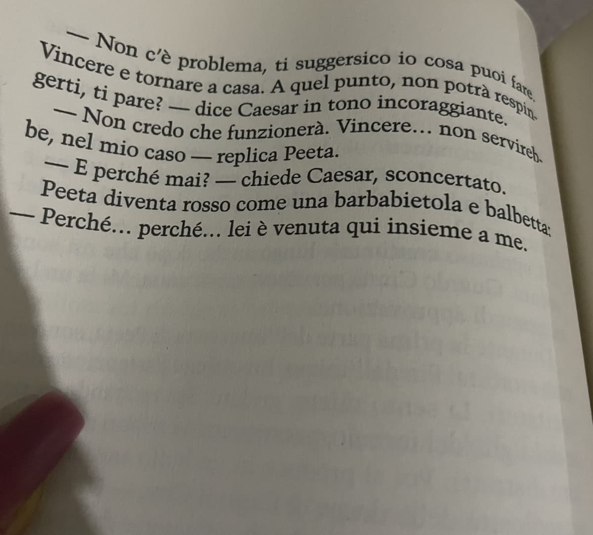 È la prima volta che leggo hunger games e sto tipo sclerando. Cioè sto qua rivela il suo amore per Katniss di fronte a tutti. Ahahah ma con che coraggio 