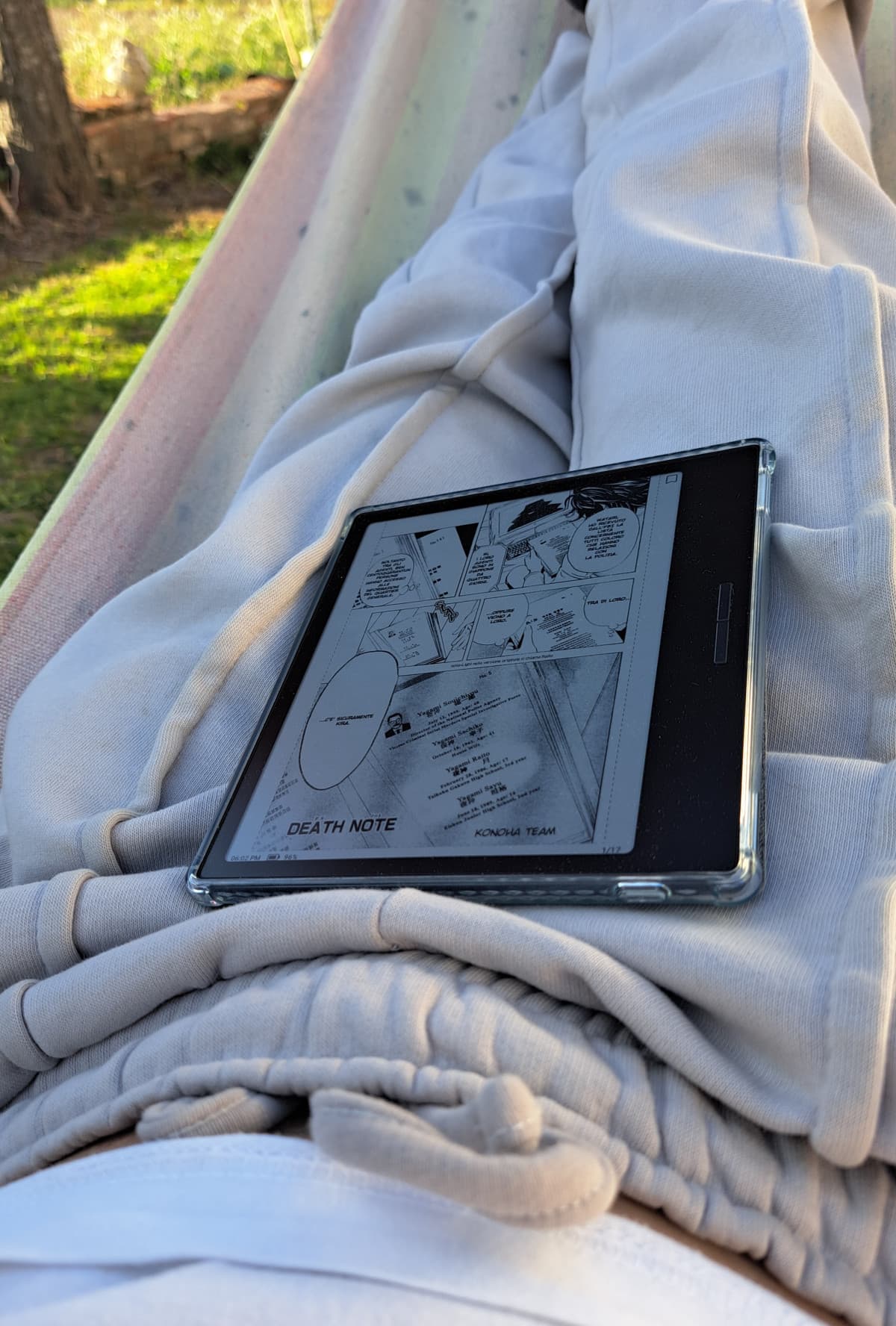 Leggere con un kindle, al caldo, sull'amaca, è l'attività più chill che esista
