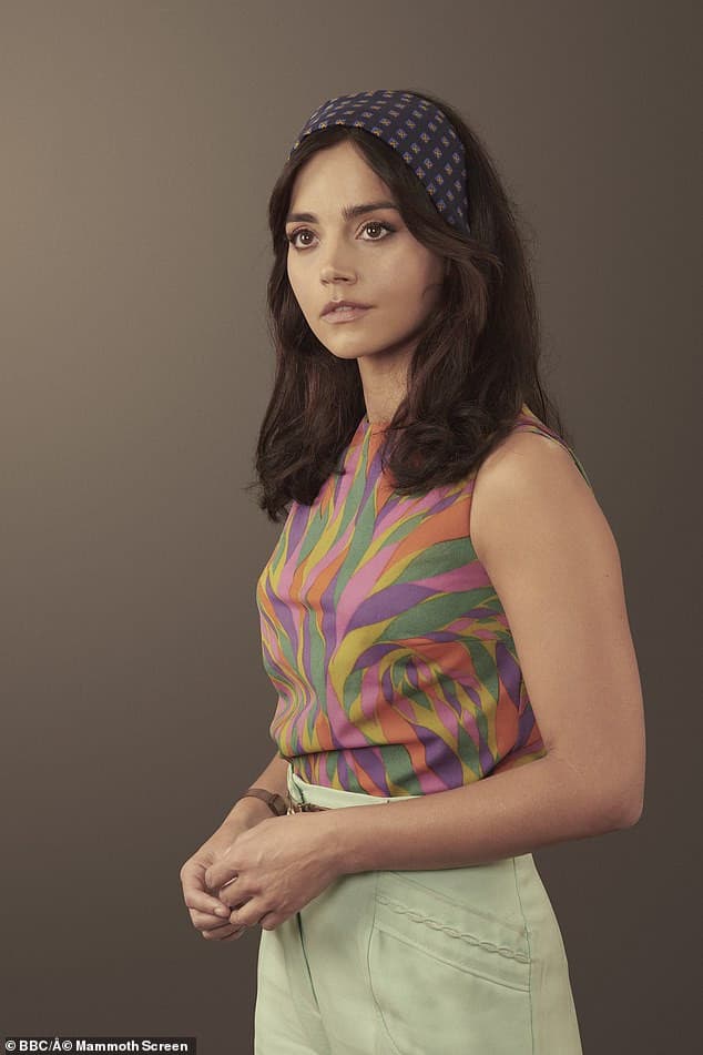 Jenna Coleman❤️ nei panni di Marie-Andrée Leclerc, della serie
“The Serpent”. la sua doppiatrice italiana, in questa serie, è Domitilla D’Amico, la stessa doppiatrice che ha prestato la voce per Clara Oswald di Doctor Who interpretata sempre dalla Colema