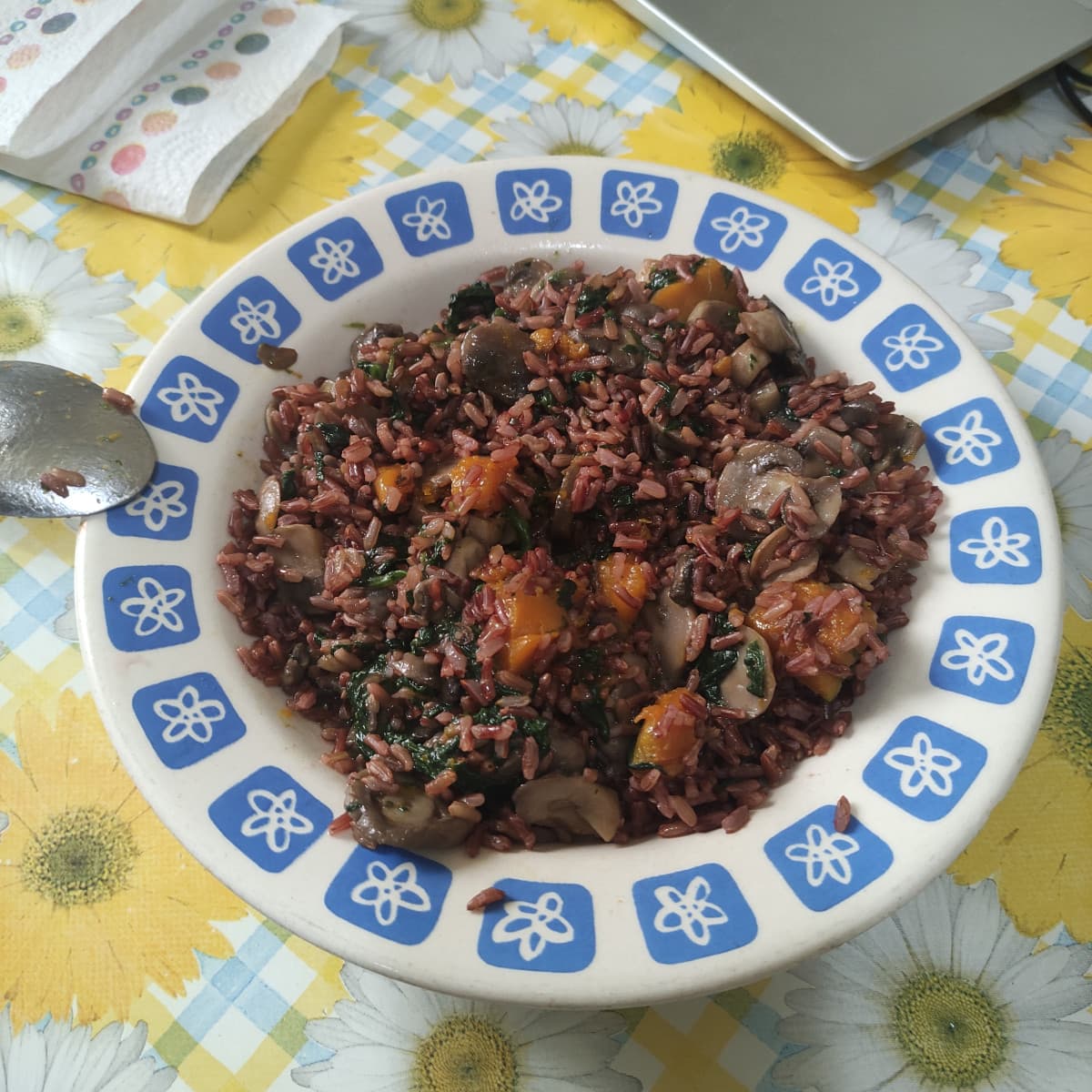 Riso integrale rosso con la zucca funghi e spinaci 