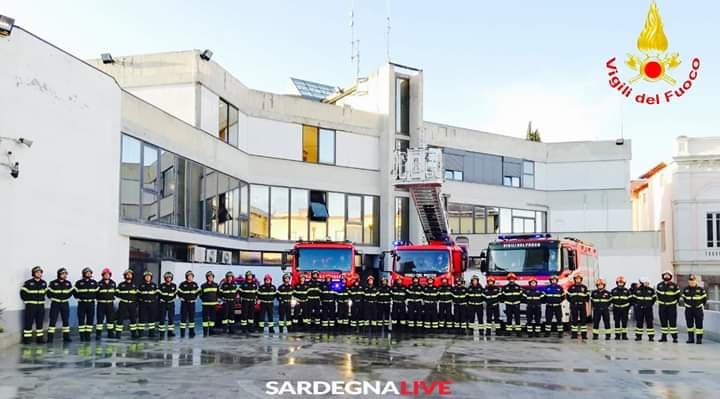 I Vigili del fuoco di Sassari rendono onore ai colleghi che hanno perso la vita ad Alessandria ❤️
.
#vigilidelfuoco