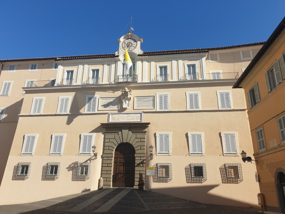 Sto di merda fisicamente la mia salute fa cagare ma ciò non mi impedisce di continuare a visitare cose,qua Castel Gandolfo