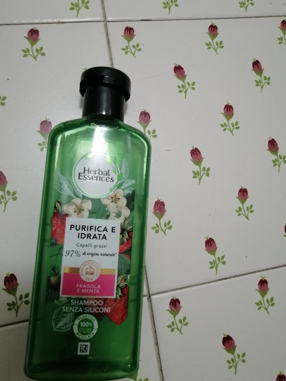 Okay, allora lo shampoo è uguale a queste cicche. Sono ossessionata. Se vi piacciono quelle gomme sa masticare avete bisogno di questo shampoo. 