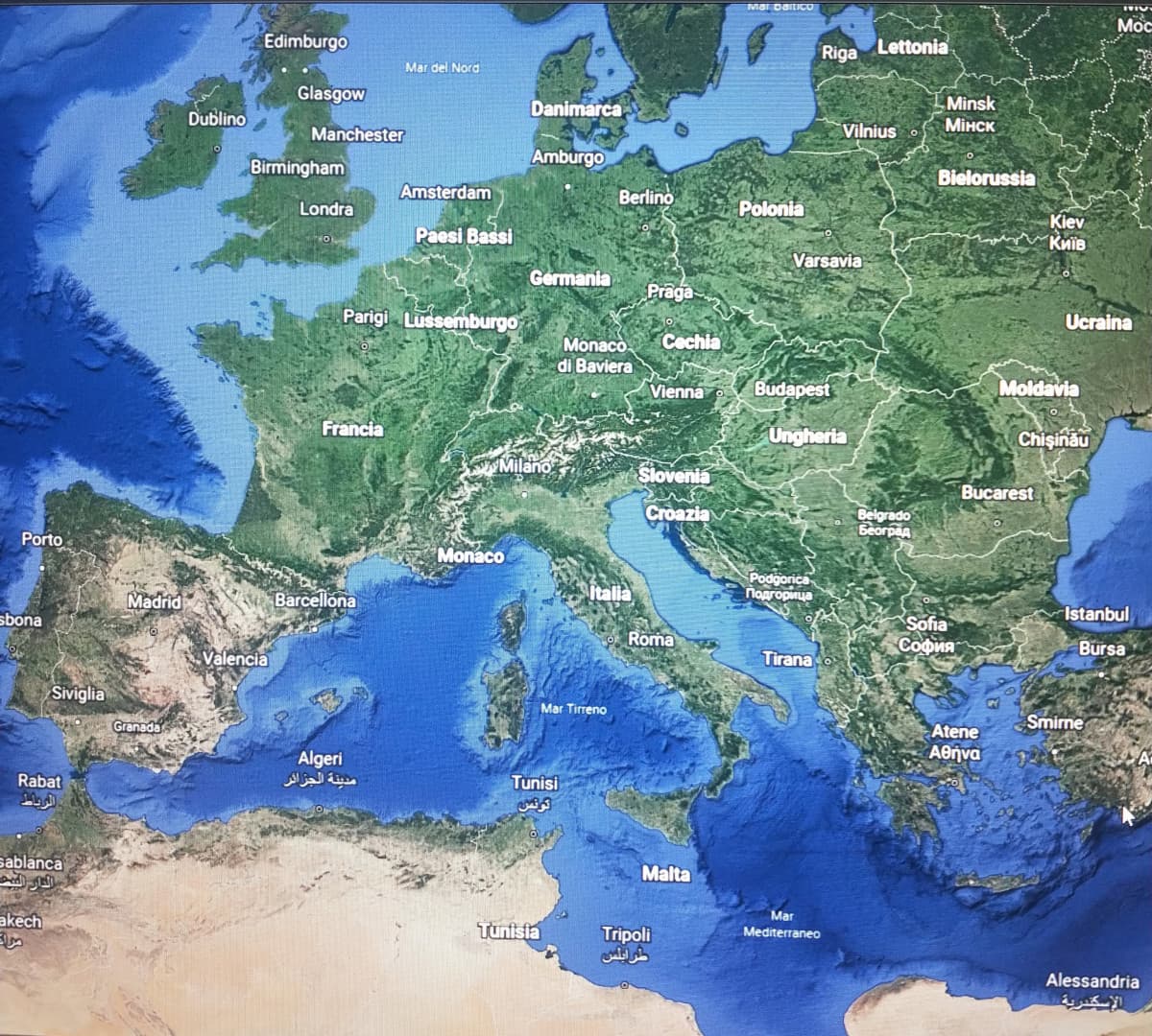 Boh ho voglia di andare nei posti strani su google earth. Ne conoscete alcuni?