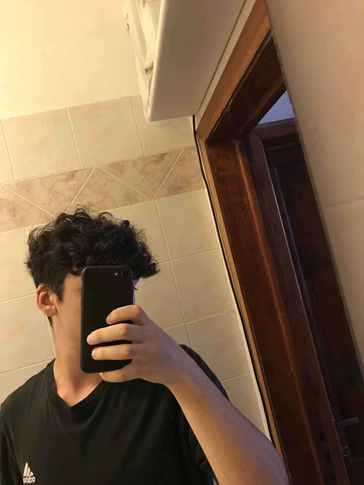 amo i miei capelli ma mi ricrescono troppo velocemente, mi indebiterò per i parrucchieri 