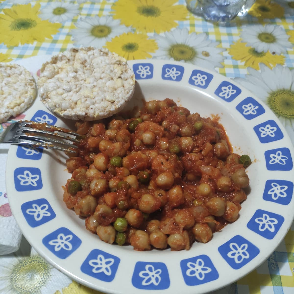 Ceci con i piselli cavolfiore e cipolla + gallette