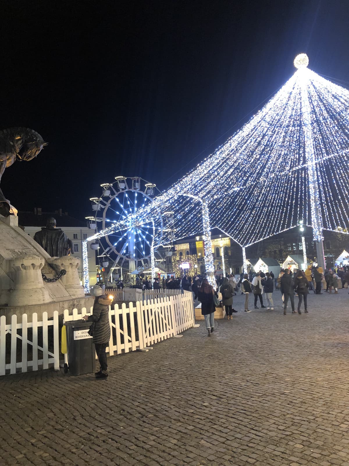 Finalmente ho un sabato sera tranquillo in centro e non in discoteca