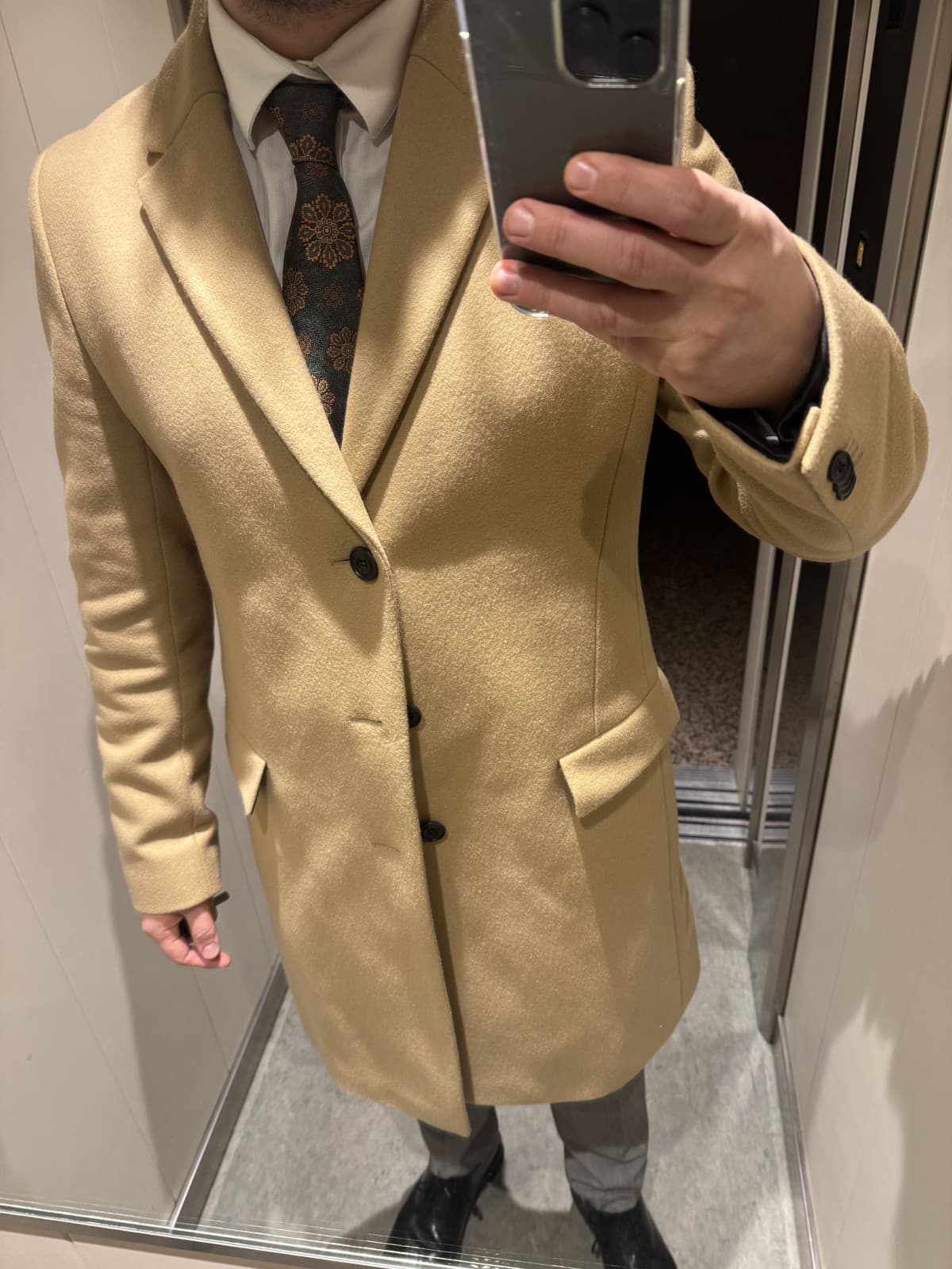 Ultimamente sto andando in fissa con l'abbigliamento vintage. Che ne pensate? Semplice e classico