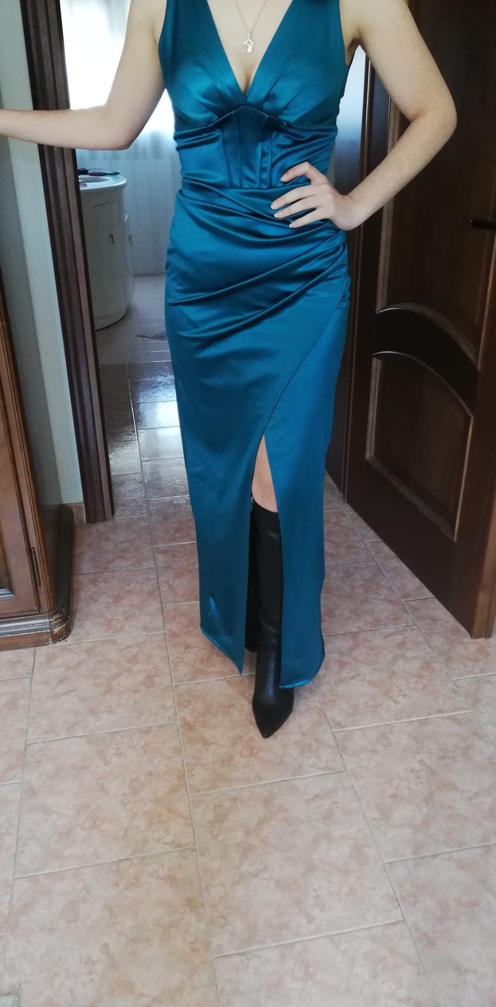Scusate, ma secondo voi gli stivali ci stanno con questo tipo di vestito?