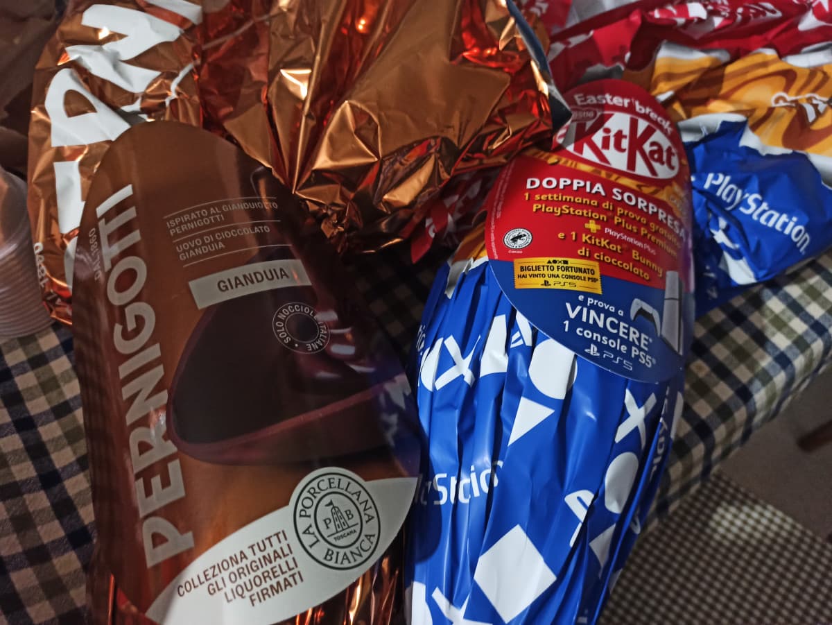 Uovo Gianduia 8/10, buono al punto giusto. Uovo KitKat al caramello 5/10, troppo dolce, delusione
Uovo Witor's al caramello salato 9.5/10, buonissimo