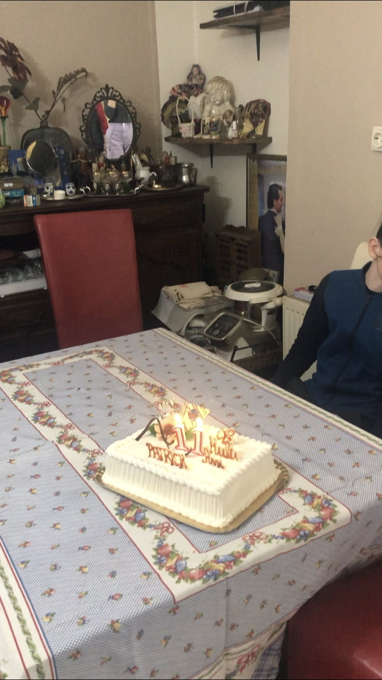 Btw raga, oggi è il compleanno di mio fratello e compie 11 anni ahaha 