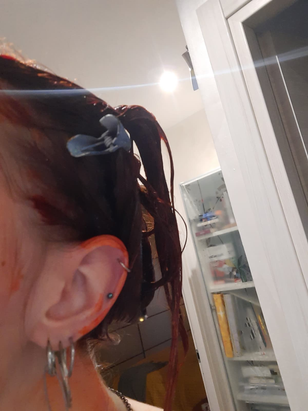 Ho più tinta sull orecchio che nei capelli. 