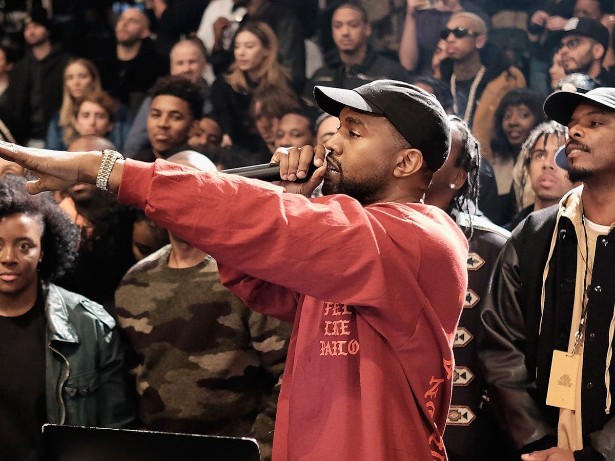 Porco dio ebraico ora sono incazzato, Kanye West the GOAT doveva esibirsi in Italia e il suo concerto è stato annullato a causa degli ebrei 