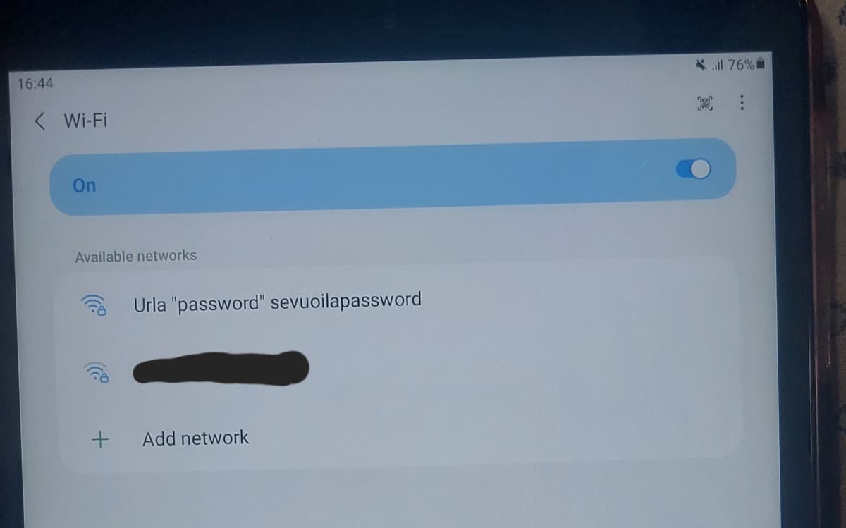 Il wifi dell'hotel fa schifo quindi ho chiamato così il mio hotspot se qualcuno urla password davvero rido troppo