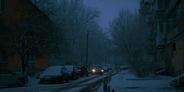 Trovo la notte/mattina presto davvero confortevole, il silenzio, la luce debole soffocata dal buio, la luce della mia sveglia che si spegne con i primi raggi di sole... è tutto così accogliente.